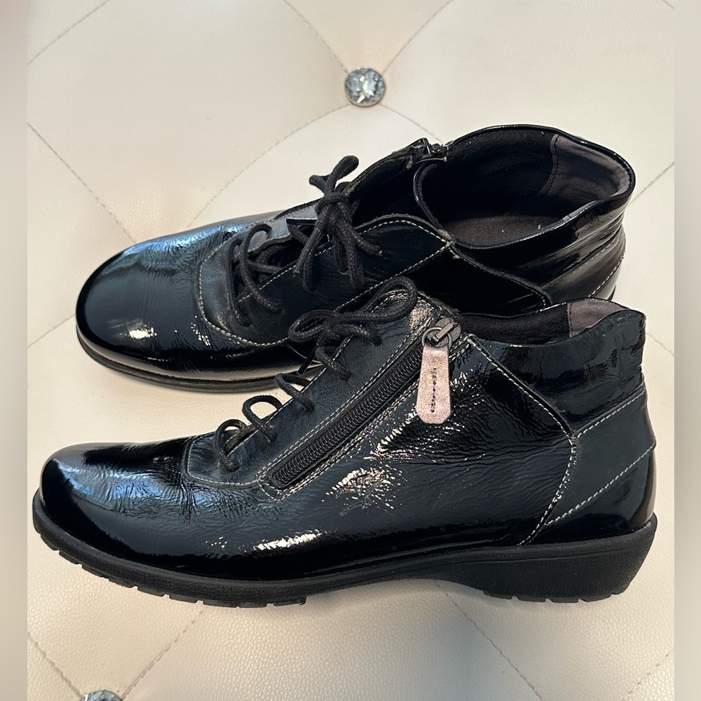 SUAVE SUPER SOFT LEATHER ANKLE BOOTS
